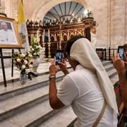 Ecco come le Scritture accompagnano il Papa verso la sepoltura