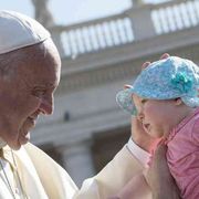 Aborto, eutanasia, maternità surrogata: la bioetica di Francesco