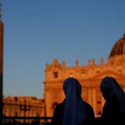 Verso il Conclave: i due cardinali assenti per malattia, le date di nascita