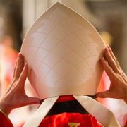 Tutti i cardinali sono arrivati a Roma. E c'è l'identikit del nuovo Papa
