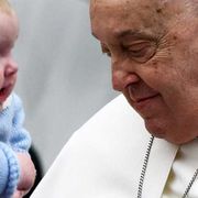 Papa Francesco e il diritto di nascere, baluardo “anti-scarto”