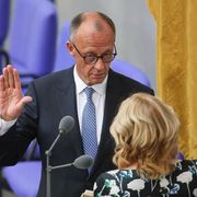 Merz cancelliere al secondo voto. Ma la Germania ha tremato