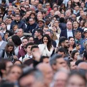 Un mondo in preghiera per l’elezione del nuovo Papa