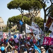 Cure palliative e aiuto alle mamme: in marcia per scegliere la vita