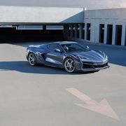 Il ritorno della Corvette: anche le muscle cars si elettrificano