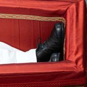 Le scarpe consumate di papa Francesco, lezione per noi giornalisti