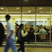 Il nuovo sogno del ceto medio italiano è far emigrare i figli