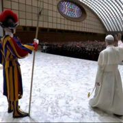 Dal Papa jazzista al motivatore delle guardie svizzere: le bufale su Leone XIV