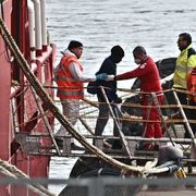 Ustionata sul barcone, muore a 16 anni dopo aver ritrovato la madre