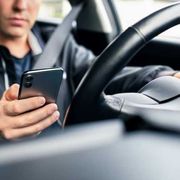 Un progetto per arginare la piaga del telefono al volante