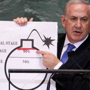 L'escalation, l'egemonia militare e la sudditanza di Trump