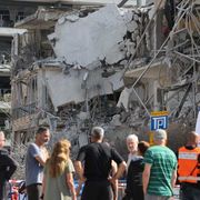 Anche Tel Aviv si scopre vulnerabile: fuori dai bunker per comprare viveri
