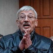 Orlov: «chiediamo lo scambio di prigionieri civili per salvar loro la vita»