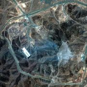 Le 14 superbombe e tutti i dubbi sull'attacco Usa in Iran