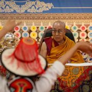 Il Dalai Lama compie 90 anni e presto annuncerà il successore