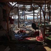 Artisti e giornalisti le vittime all'Internet cafè. Decine di uccisi a Gaza