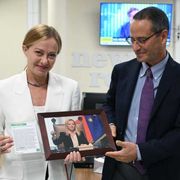 Natalità, l’ipotesi per la manovra: un super-bonus per le madri