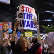 Così il mito della “guerra giusta” sta rovesciando il mondo