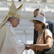 Il Papa agli anziani: «L'amore e la preghiera non hanno età»