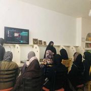 Il sogno digitale di Afsaneh per le donne afghane: «Online torniamo libere»