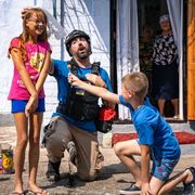 Mattia Bidoli, il mago che ripara le ferite interiori della guerra