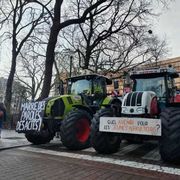 L'incubo dei tagli porta in piazza (di nuovo) gli agricoltori a Bruxelles