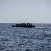 Sbarchi, soccorsi, richieste di aiuto: l'emergenza in mare continua