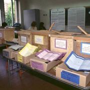 La raffica delle regionali e il teatrino del voto no stop