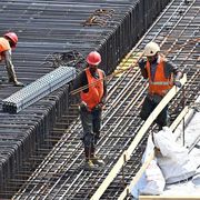 Lavoro in Italia: la disoccupazione cala al 6,3%, ma i salari reali sono al palo