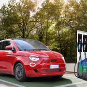 Mercato auto ancora in calo a luglio, ma qualcuno festeggia