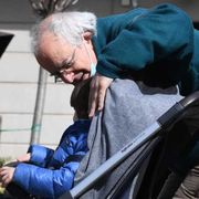 Nel Regno Unito sono in aumento i padri over 60