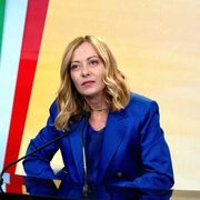 Meloni attacca: la sinistra non ci batte e "chiama" i giudici