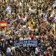 Crolla la fiducia in Netanyahu. «Ma resterà attaccato alla poltrona»