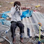 I bimbi nei campi rom non vanno a scuola. E pensare alle ruspe è un errore