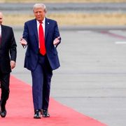 Il tappeto rosso, la maglia di Lavrov, la “Bestia”: le istantanee del vertice