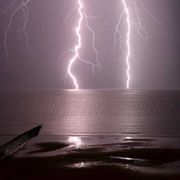 Morti e feriti: perché così tanti fulmini ad agosto (e come evitarli)