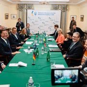 Prove di pace alla Casa Bianca: Zelensky e i leader Ue da Trump