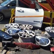 Fari, cerchi, paraurti: i pezzi pregiati dei "cannibali" delle auto