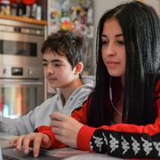 La storia della mamma di 16 anni che chiede di poter fare la Dad a scuola