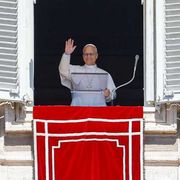 Leone XIV: «Si fermi la pandemia delle armi che infetta il mondo»