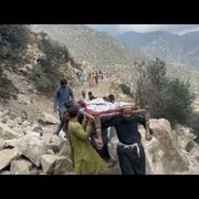 Afghanistan, oltre 1.400 le vittime: portiamo a valle i corpi a spalla