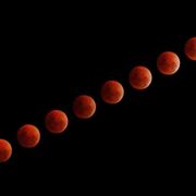 Domenica sera eclissi totale con la Luna che diventerà "rosso sangue"