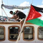 Meloni risponde all'appello di Schlein: «Tuteleremo gli italiani sulla Flotilla»