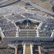 Trump vuole il Nobel per la Pace. Ma vara il ministero della Guerra