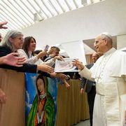 Leone XIV: Maria abbatte i muri e aiuta l’umanità a vivere in pace