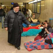 I 100 anni di don Benzi, lo «scarabocchio di Dio» che capovolse il mondo