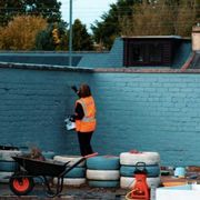 Come riciclare vernici sta ricostruendo lo spirito di comunità in Inghilterra