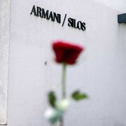 In preghiera con la famiglia di Armani: «Si interrogava sul senso della vita»