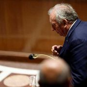 Tutti o quasi contro Bayrou: la Francia è di nuovo in piena crisi di governo