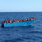 Morti o intossicati da idrocarburi: come arrivano i migranti a Lampedusa
